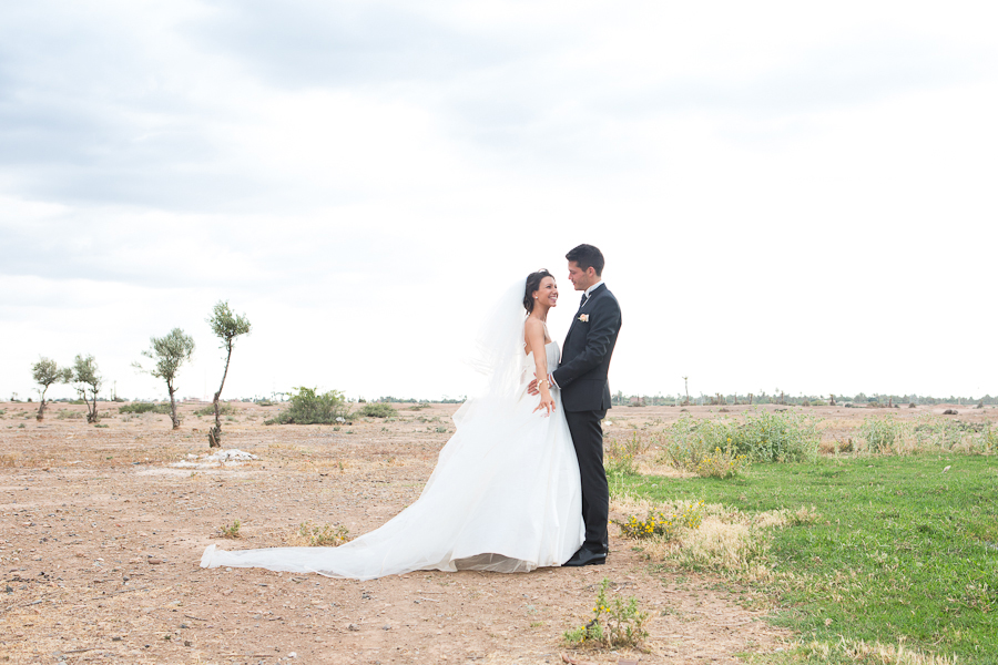 Agence de wedding planner Com'une orchidée, Photos de couple dans la palmeraie, mariage Charlène & Johann Ramaré, 