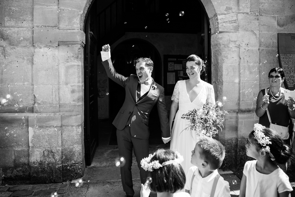 photographe mariage à compiègne dans l'Oise sortie de l'église