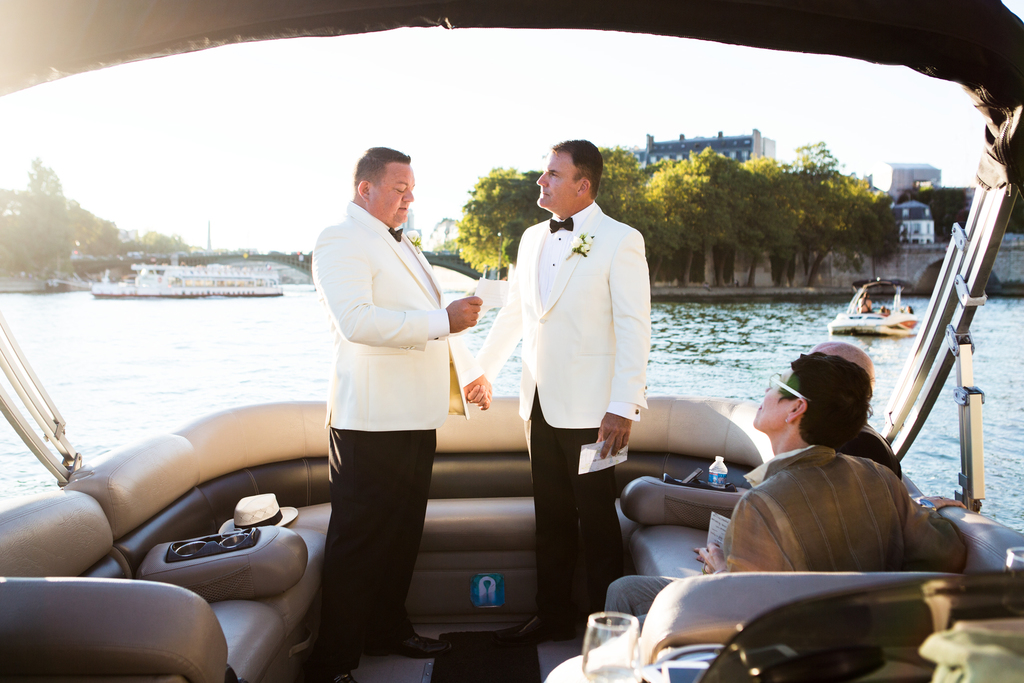 Mariage à Paris sur la Seine - same sex elopement wedding in paris france